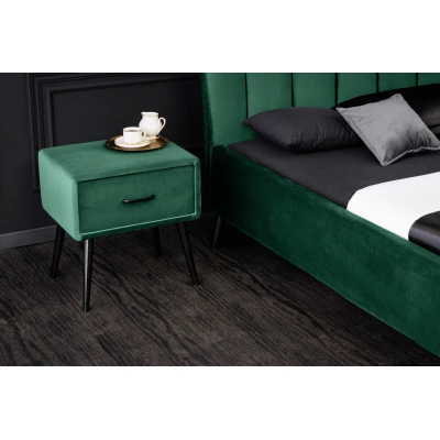Estila Retro designový noční stolek Alva s tmavě zeleným sametovým čalouněním se zásuvkou 47cm
