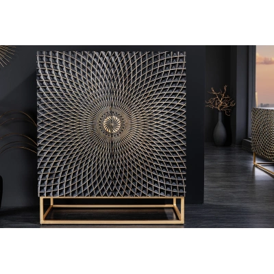 Estila Etno obdélníková černě zlatá barová skříňka Astrid s vyřezávanou mandalou se zlatými detaily 120 cm